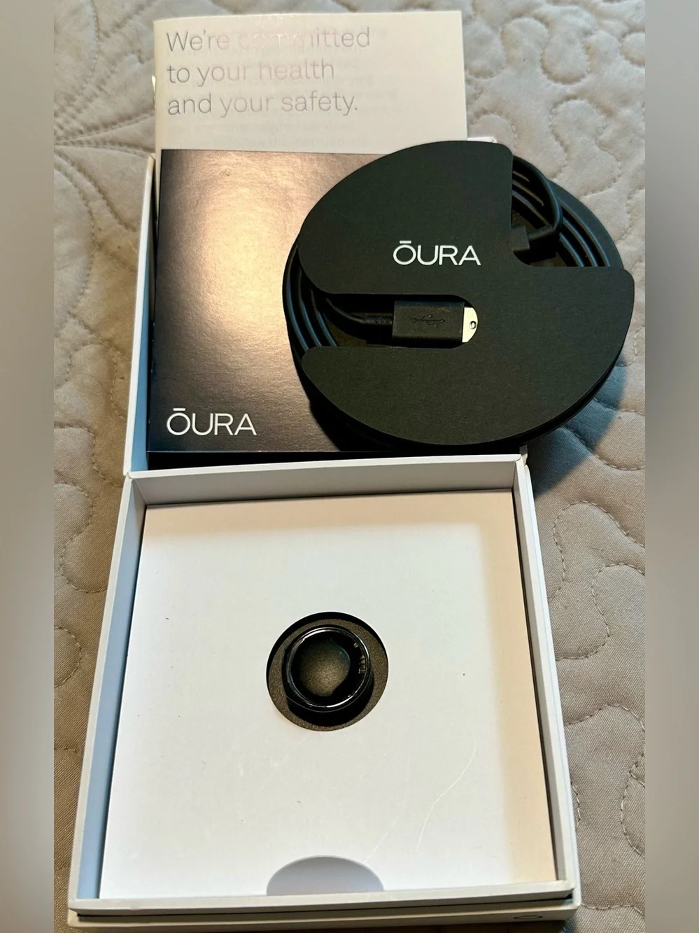Oura Heritage Black size 6 with charger, cable, quick guide, box.